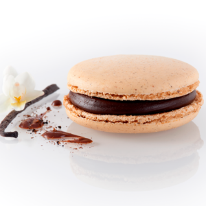 Vanilla macaron with a chocolate melting centre